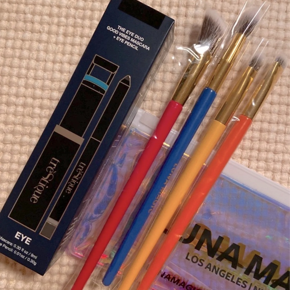 trestique Mascara, eye pencil and Luna Magic Brush Set. Retail $62